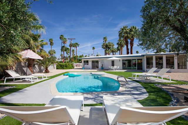 2007 E Andreas Road, Palm Springs, CA 92262