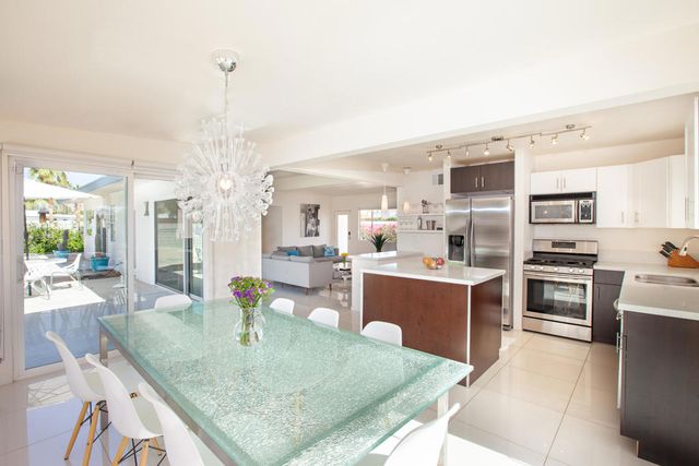 2007 E Andreas Road, Palm Springs, CA 92262