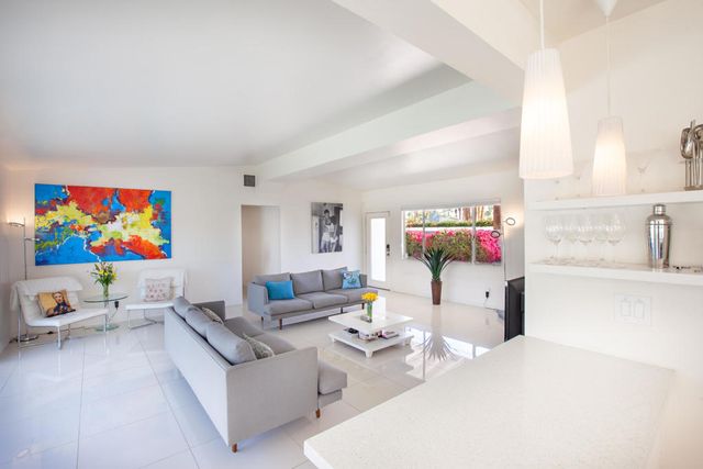 2007 E Andreas Road, Palm Springs, CA 92262