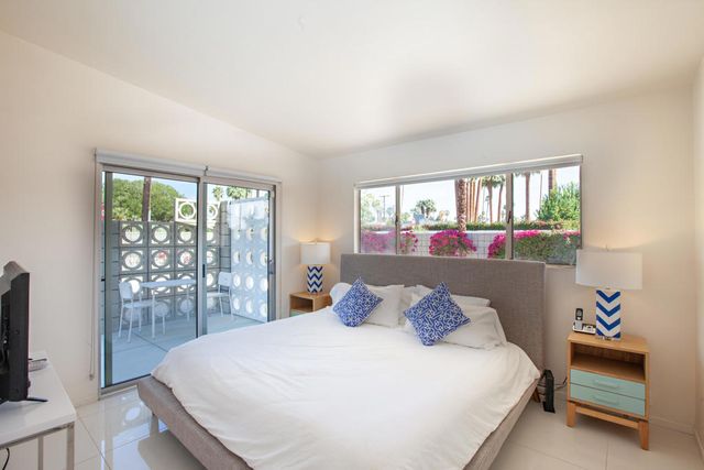 2007 E Andreas Road, Palm Springs, CA 92262