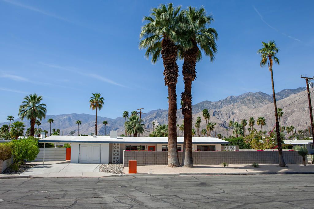 2007 E Andreas Road, Palm Springs, CA 92262