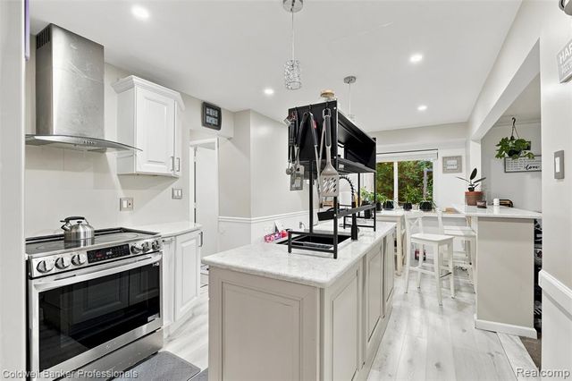 23821 Manistee Street, Oak Park, MI 48237