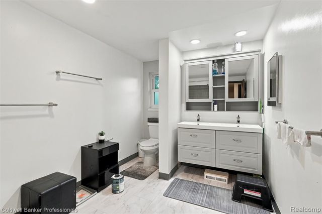 23821 Manistee Street, Oak Park, MI 48237