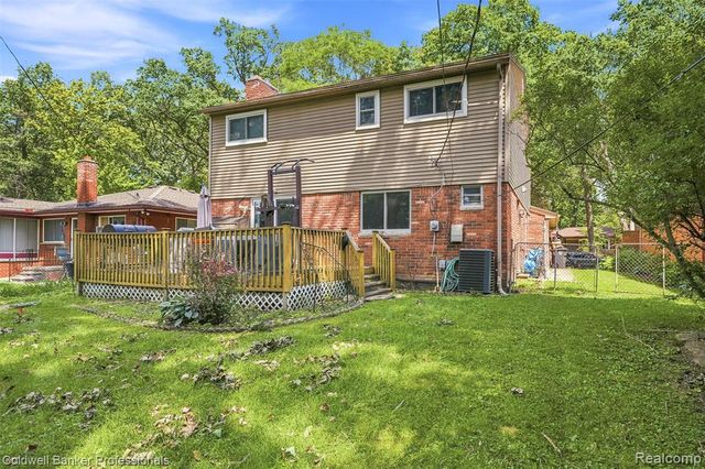 23821 Manistee Street, Oak Park, MI 48237