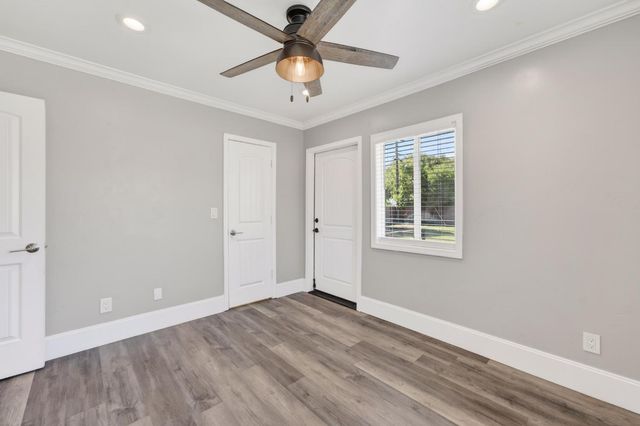 634 E Harney Ln, Lodi, CA 95242