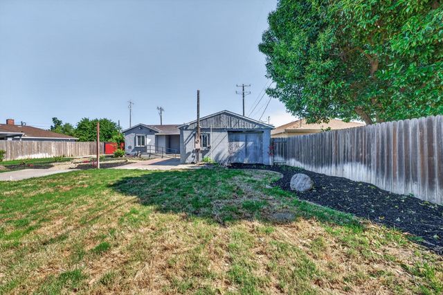 634 E Harney Ln, Lodi, CA 95242