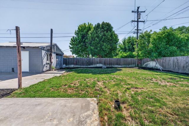 634 E Harney Ln, Lodi, CA 95242