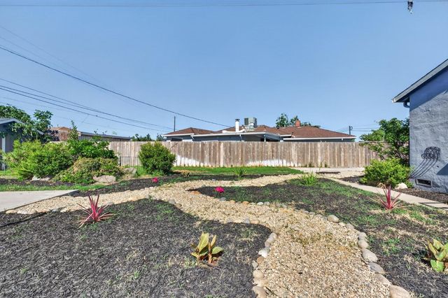 634 E Harney Ln, Lodi, CA 95242