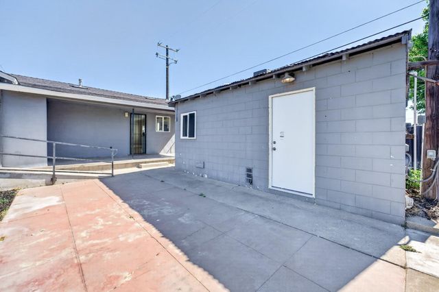 634 E Harney Ln, Lodi, CA 95242
