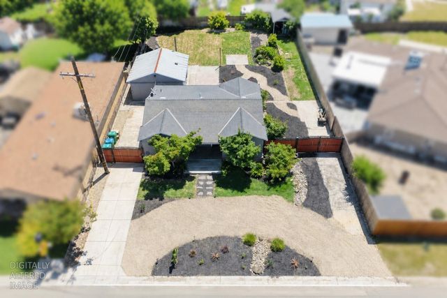 634 E Harney Ln, Lodi, CA 95242