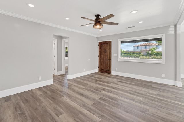 634 E Harney Ln, Lodi, CA 95242
