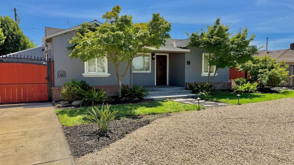 634 E Harney Ln, Lodi, CA 95242