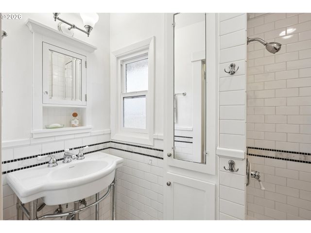 3323 Se 55TH Ave, Portland, OR 97206