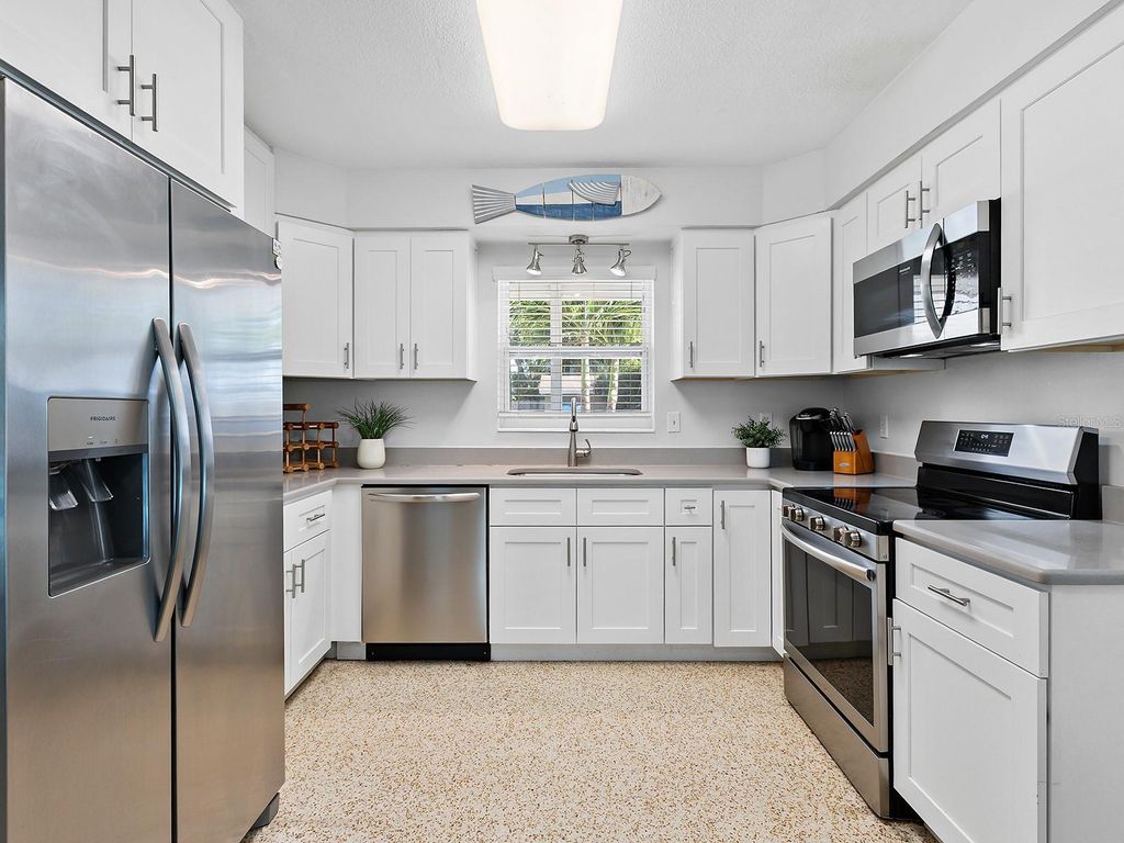 Image 11 of property listing at 4474 COCO RIDGE CIRCLE, Sarasota, FL 34233