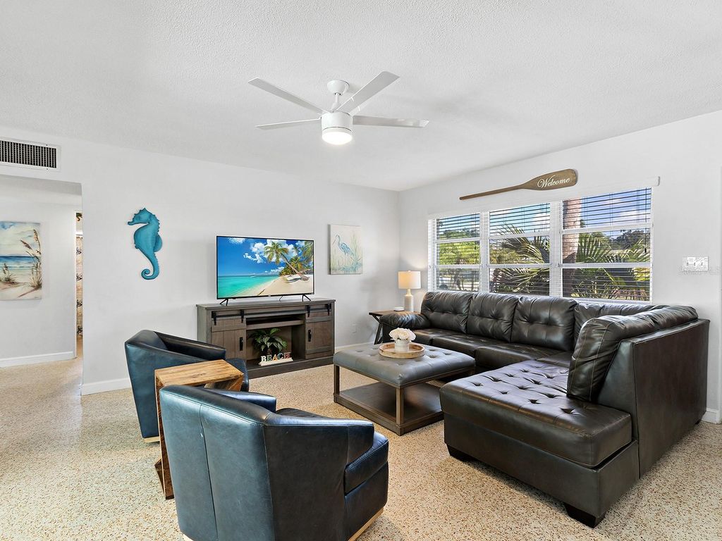 Image 5 of property listing at 4474 COCO RIDGE CIRCLE, Sarasota, FL 34233