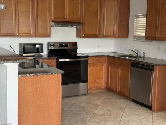 850 105th AVE N, Naples, FL 34108