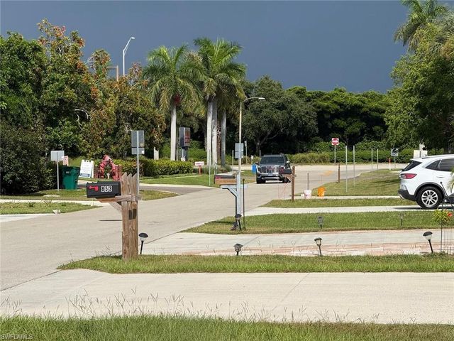 850 105th AVE N, Naples, FL 34108