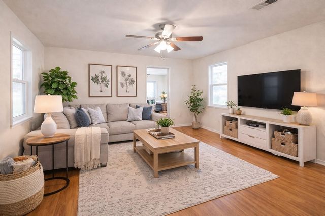 217 W Mulberry Avenue, Wharton, TX 77488