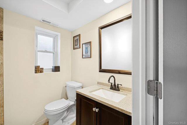 22 Niagara Lane, Commack, NY 11725