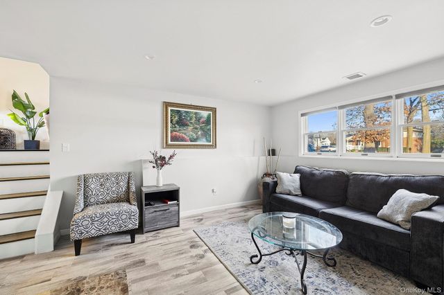 22 Niagara Lane, Commack, NY 11725