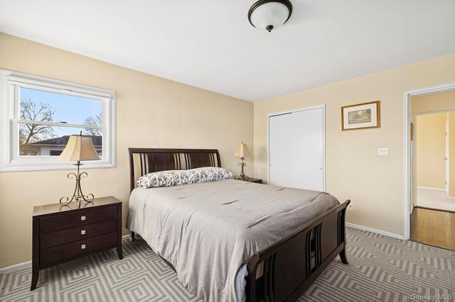 22 Niagara Lane, Commack, NY 11725