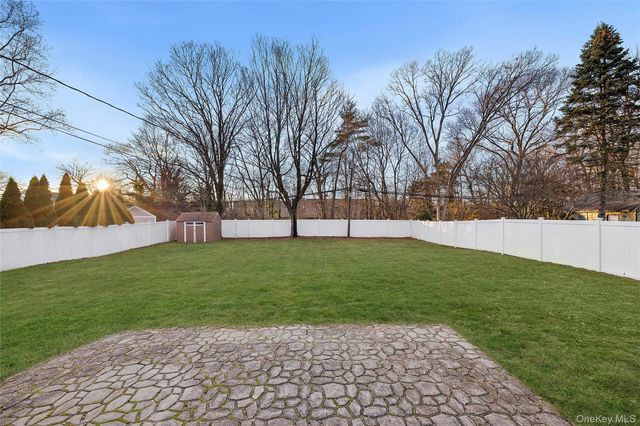 22 Niagara Lane, Commack, NY 11725