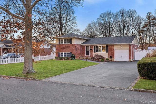 22 Niagara Lane, Commack, NY 11725