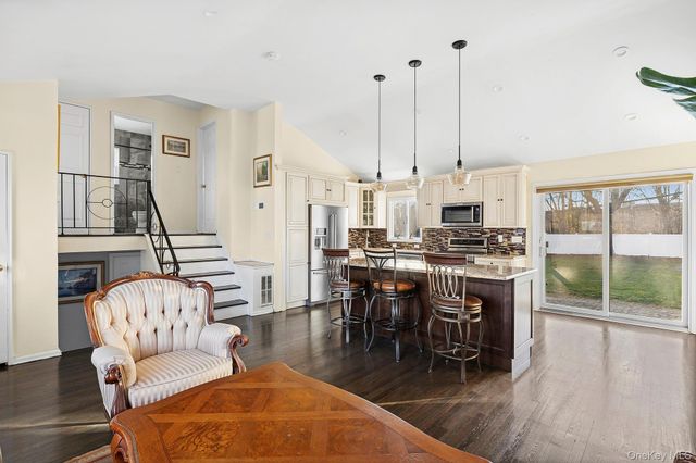 22 Niagara Lane, Commack, NY 11725