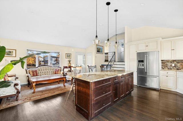 22 Niagara Lane, Commack, NY 11725