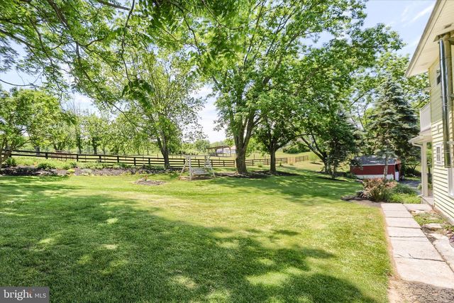 737 PIKETOWN RD, Harrisburg, PA 17112