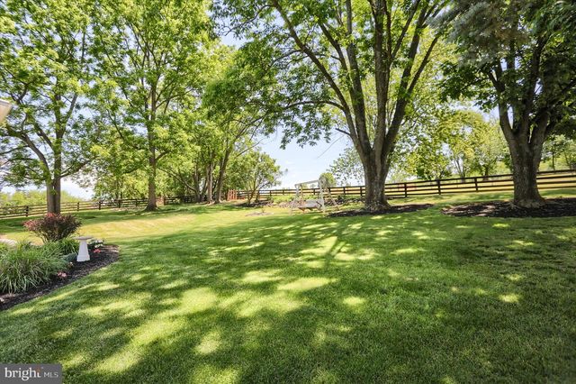 737 PIKETOWN RD, Harrisburg, PA 17112