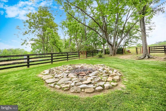 737 PIKETOWN RD, Harrisburg, PA 17112