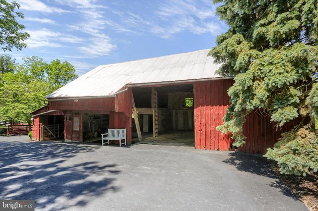 737 PIKETOWN RD, Harrisburg, PA 17112