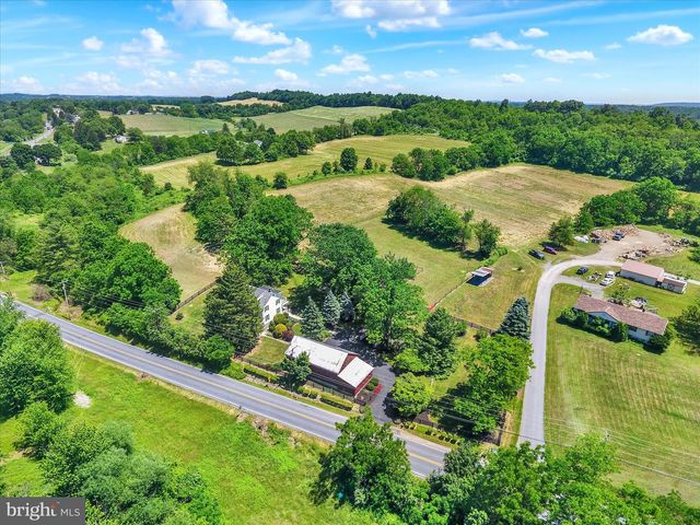 737 PIKETOWN RD, Harrisburg, PA 17112