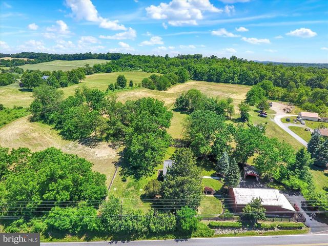 737 PIKETOWN RD, Harrisburg, PA 17112