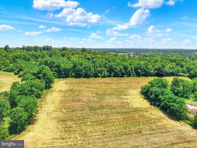 737 PIKETOWN RD, Harrisburg, PA 17112