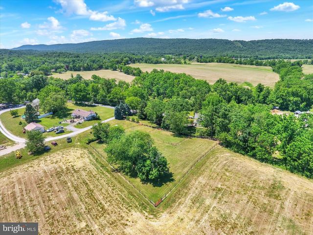 737 PIKETOWN RD, Harrisburg, PA 17112