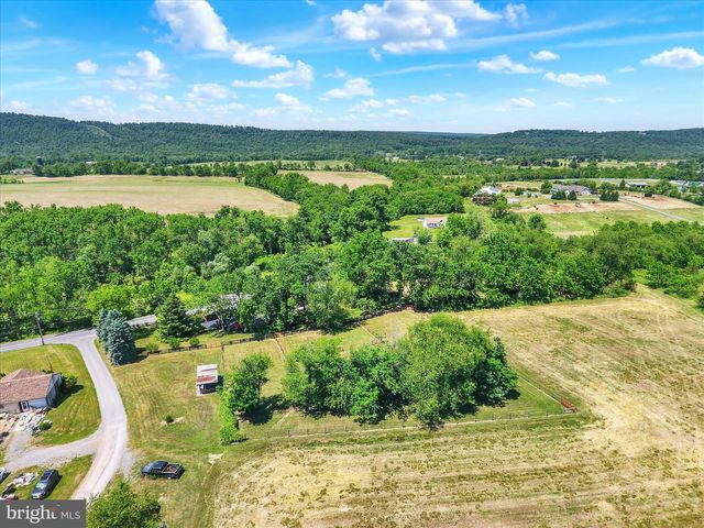 737 PIKETOWN RD, Harrisburg, PA 17112