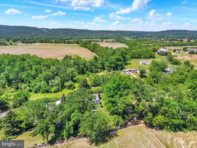 737 PIKETOWN RD, Harrisburg, PA 17112