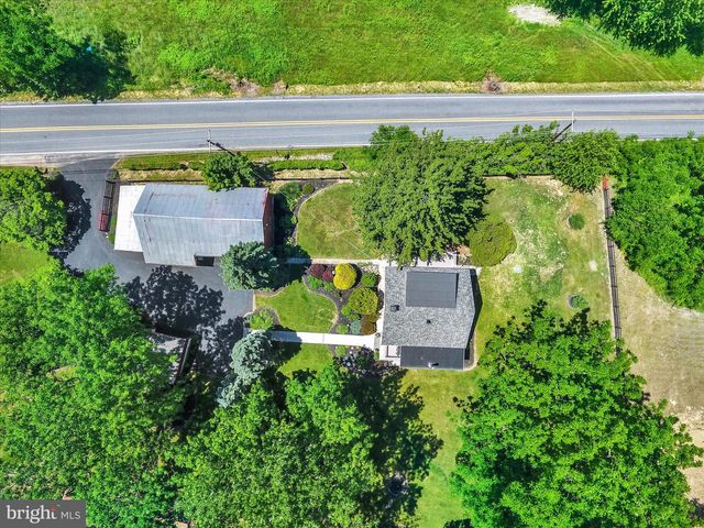 737 PIKETOWN RD, Harrisburg, PA 17112
