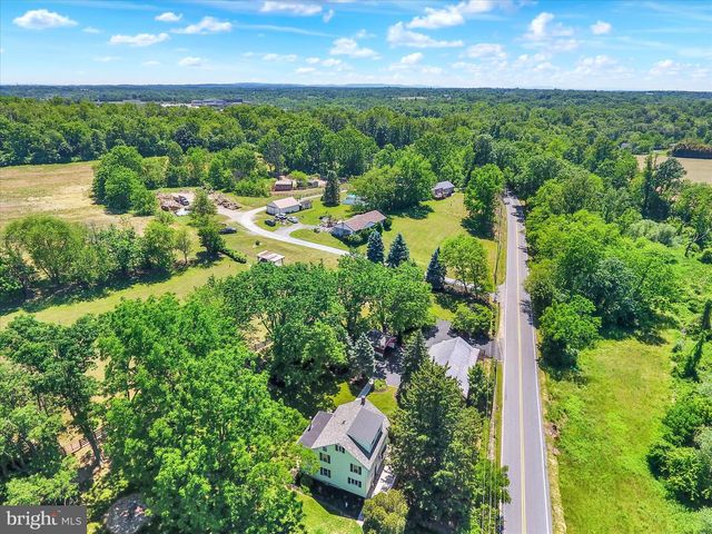 737 PIKETOWN RD, Harrisburg, PA 17112