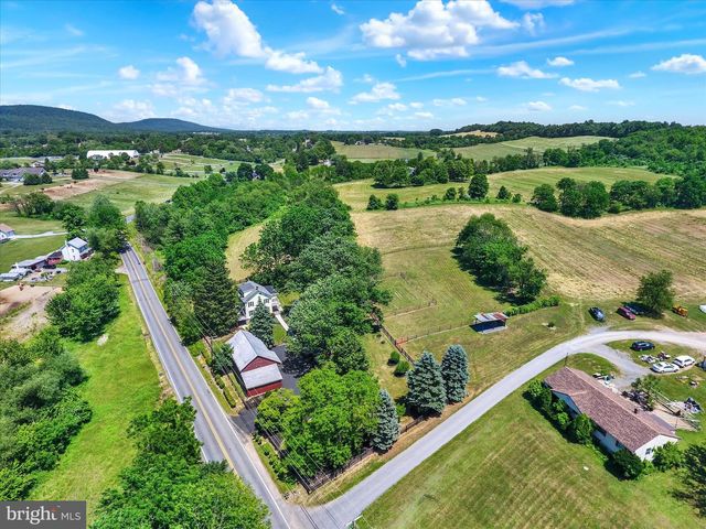 737 PIKETOWN RD, Harrisburg, PA 17112