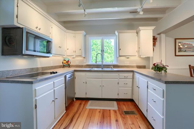 737 PIKETOWN RD, Harrisburg, PA 17112