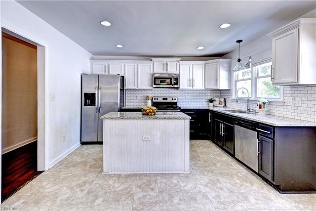 43 Robinson DR, Newport News, VA 23601