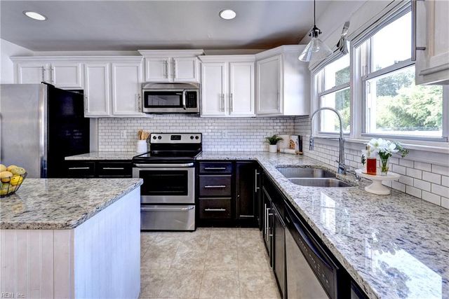 43 Robinson DR, Newport News, VA 23601