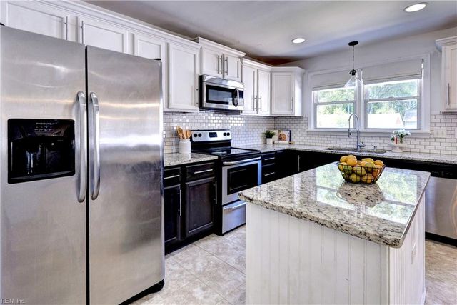 43 Robinson DR, Newport News, VA 23601