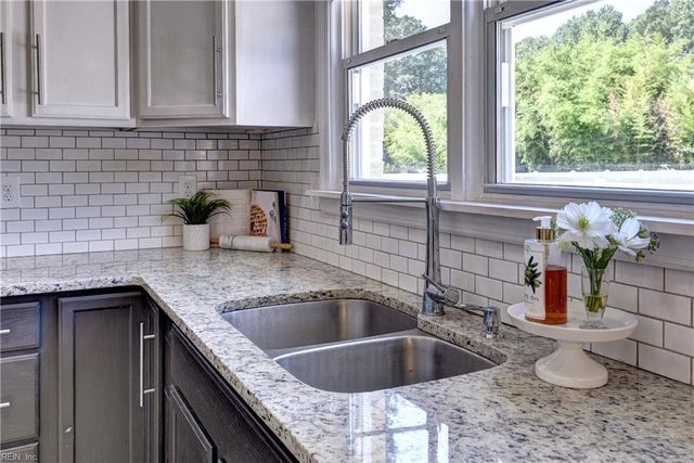 43 Robinson DR, Newport News, VA 23601