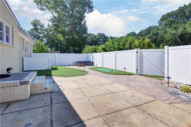 43 Robinson DR, Newport News, VA 23601