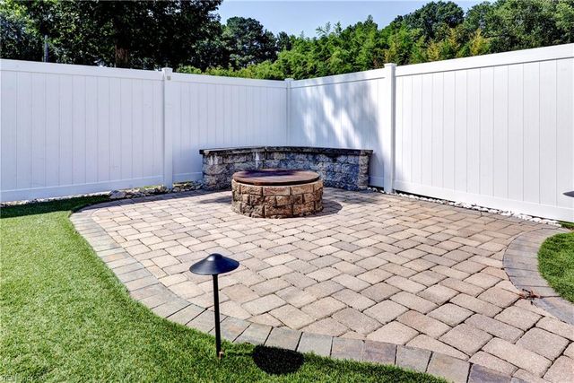 43 Robinson DR, Newport News, VA 23601