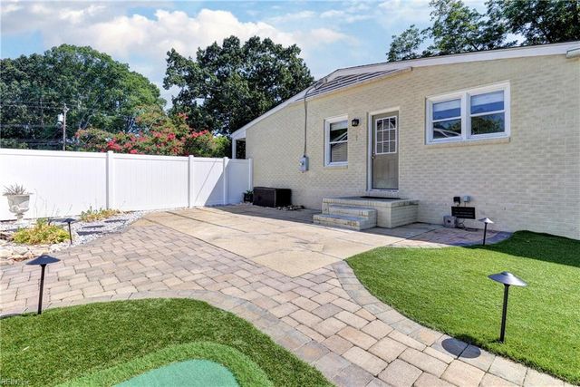 43 Robinson DR, Newport News, VA 23601